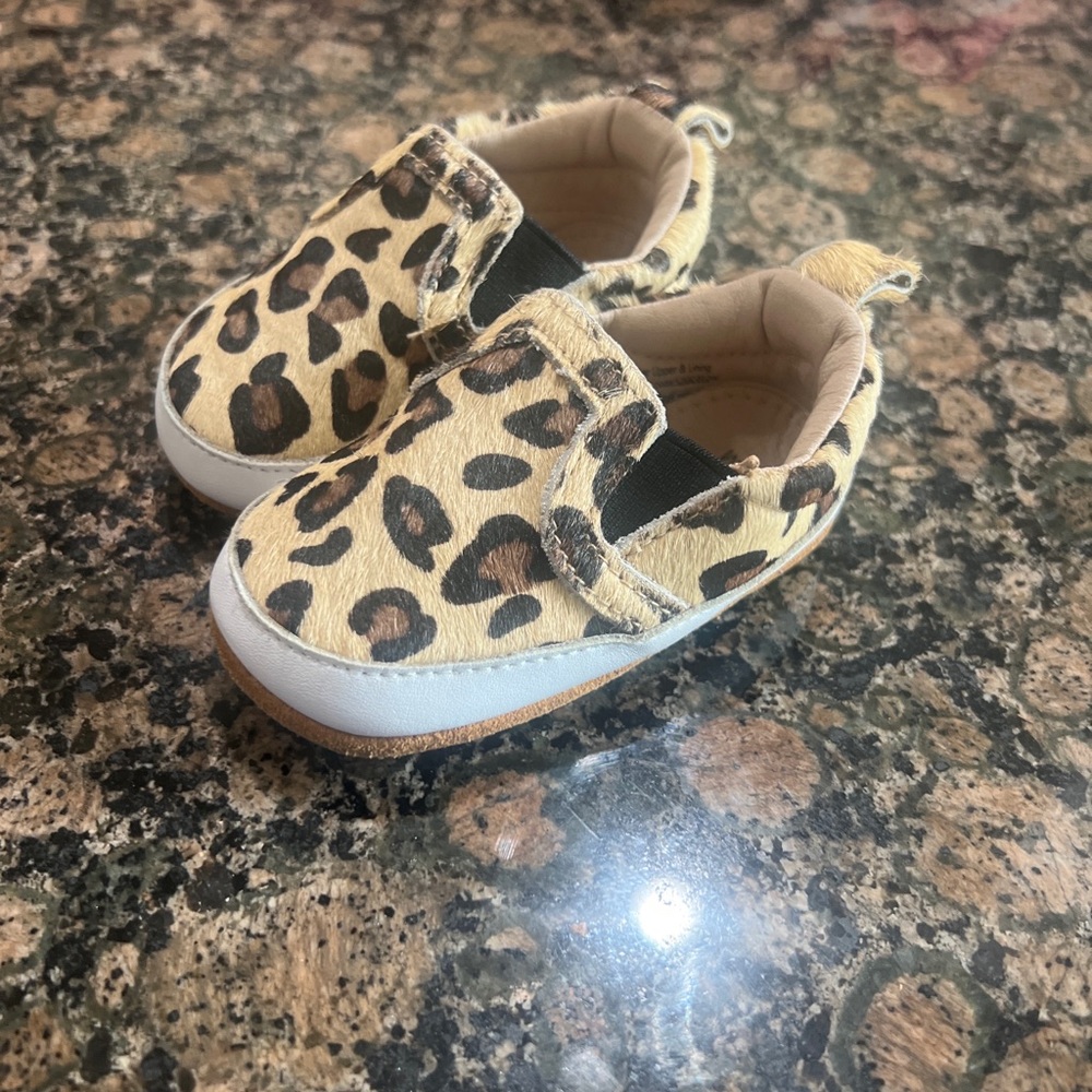 Monkey feet shoes size 6/12